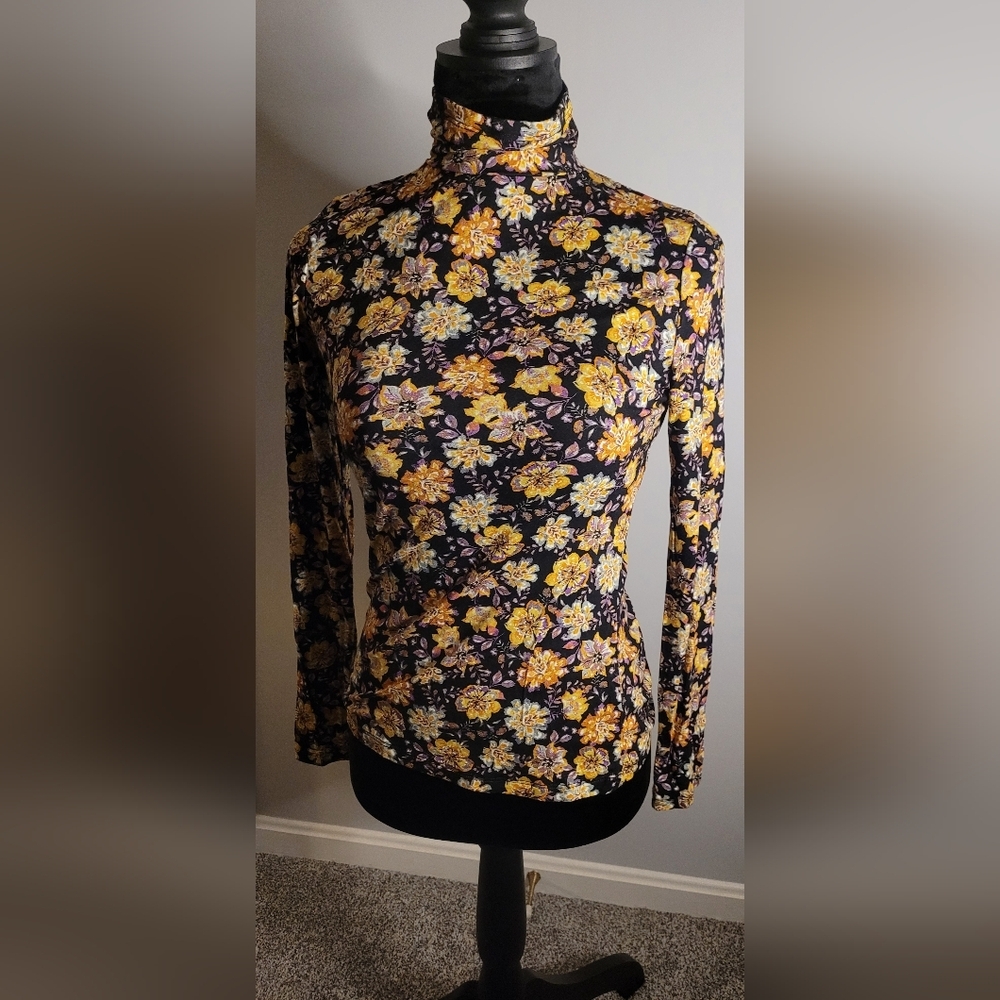 AQUA Floral High-Neck Women's Top. Size S. MSRP $48 NWT